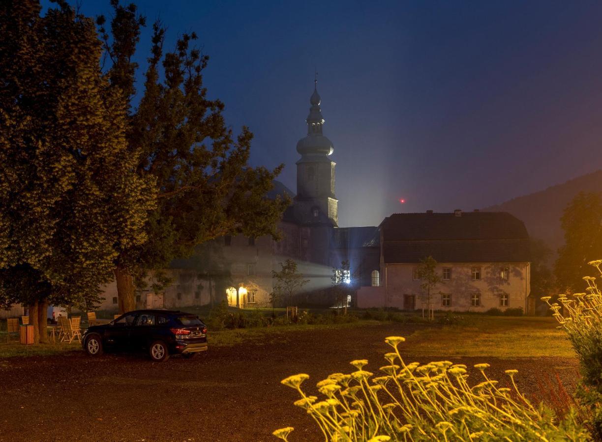 Zamek Sarny - Schloss Scharfeneck Klodzko Bagian luar foto