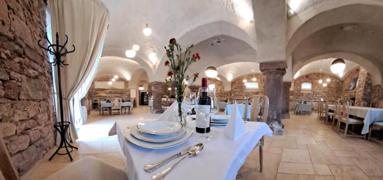 Zamek Sarny - Schloss Scharfeneck Klodzko Bagian luar foto