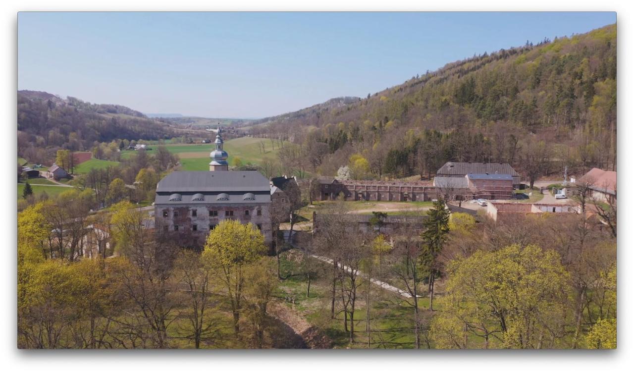 Zamek Sarny - Schloss Scharfeneck Klodzko Bagian luar foto